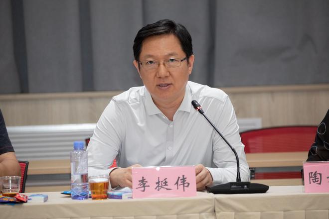 《大突围》专家研讨会在京举行j9九游会真人第一品牌电影(图4)
