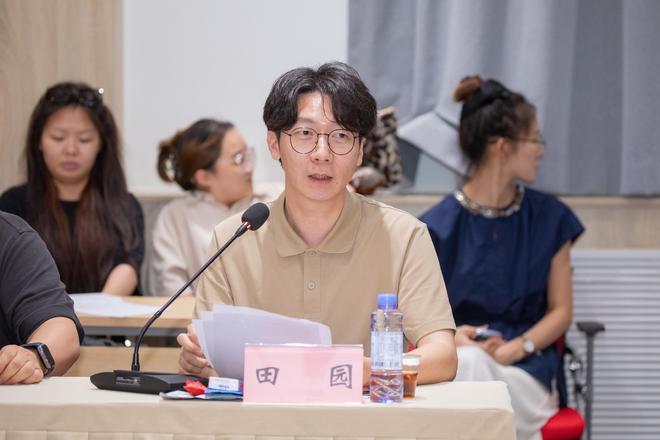 《大突围》专家研讨会在京举行j9九游会真人第一品牌电影(图10)