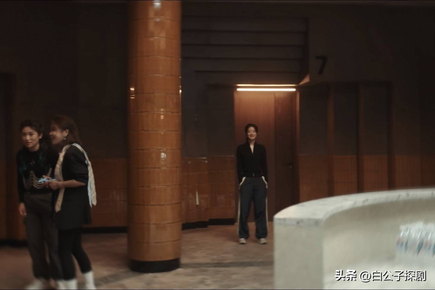 升榜首三大剧情设计堪称神作绝妙反转引热议j9九游会俱乐部登录入口《在人间》三集飙(图2)