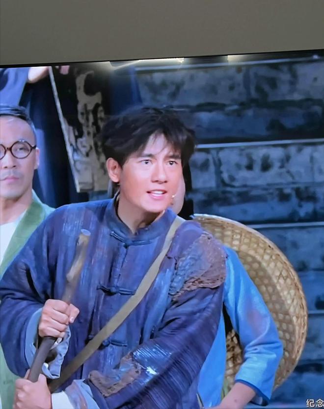敏涛演哭了罗晋帅气刘昊然台词优秀！九游会j9登陆九三晚会太震撼！被刘(图9)